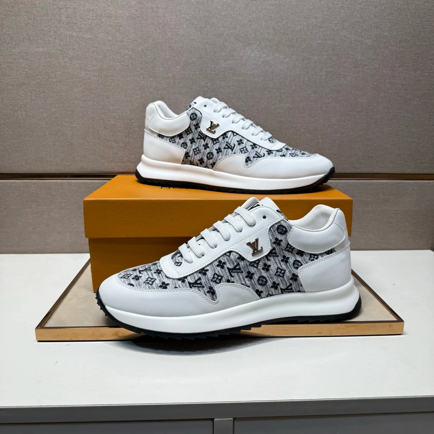 ⬛️Ex-factory price p442【LV～】men's casual shoes, 2025z cabinet sales simultaneously 🔶Size: 38-44 #️⃣ 🔷3 colors🔜The upper is made of multi-material splicing ➕Genuine leather lining, comfortable and breathable, sole: original comfortable and wear-resistant outsole, ⚠️real thing📱photographed🎬real thing is better📢📢📢